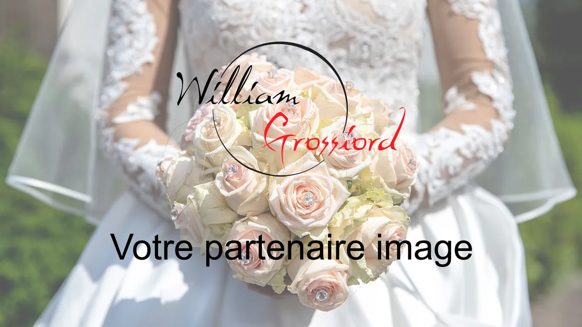 William Grossiord, photographe de Partenaire Image, lors d'une séance en studio à Saint-Jean-de-Gonville